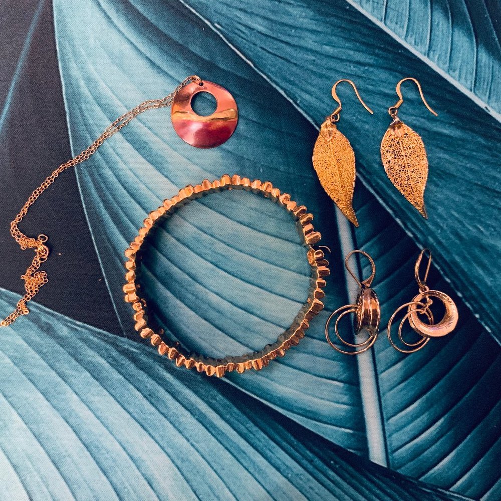 Small Lot of Gold/Copper Jewelry